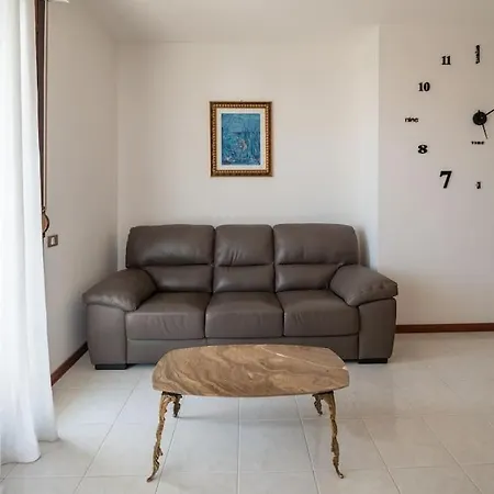 Moderno Con Wi-fi E Free Parking *